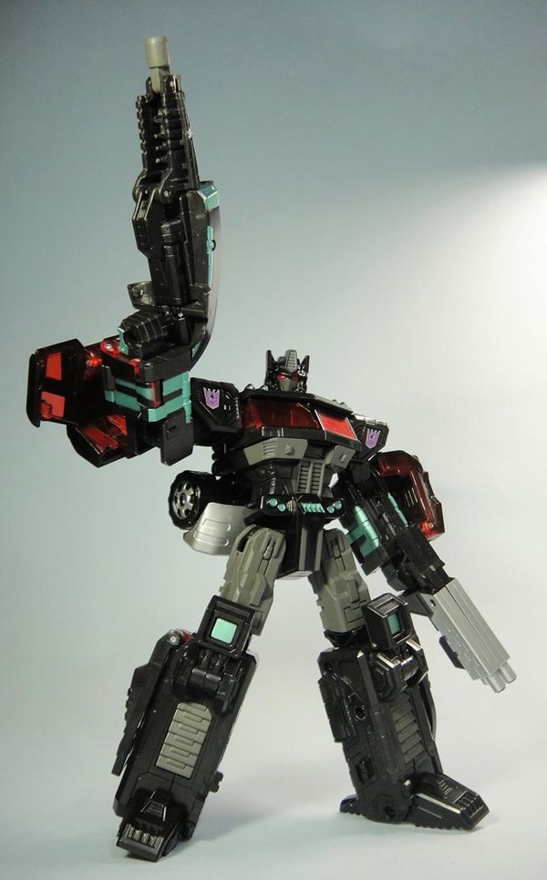 Tokyo Toy Show Exclusive Transformers United Black Convoy  (2 of 2)